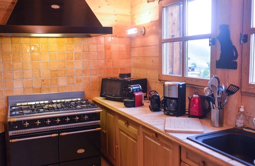 Bergers Ski Chalet | Luxury family chalet Ski-in/Ski-out -Fireplace-Giant Sundeck -Jacuzzi Steam Room