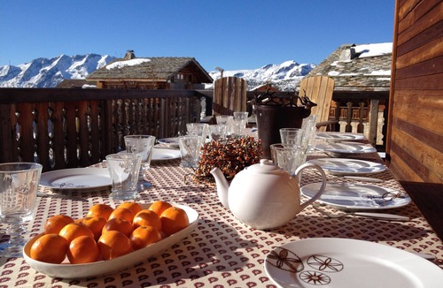 Bergers Ski Chalet | Luxury family chalet Ski-in/Ski-out -Fireplace-Giant Sundeck -Jacuzzi Steam Room