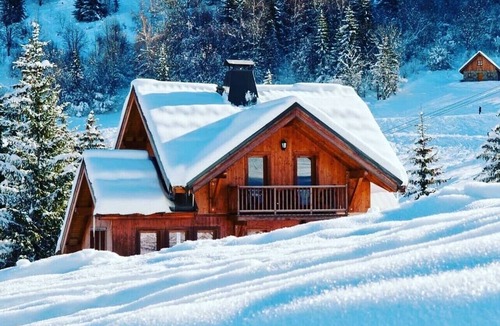 Oz-en-Oisans Ski Chalet | Luxury family, ski-in/ski-out chalet in Oz en Oisans (Alpe d'Huez Domain)