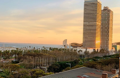 La Vila Olimpica del Poblenou Condo | Luxury Flat With Beach and Skyline Views