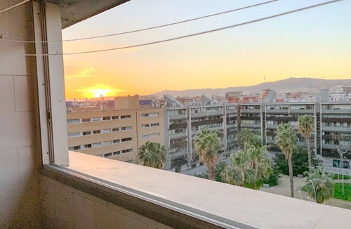 La Vila Olimpica del Poblenou Condo | Luxury Flat With Beach and Skyline Views