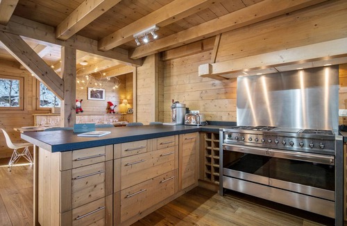Saint-Nicolas-de-Veroce Ski Chalet | Luxury Chalet: 13 Guests, Jacuzzi, Pets Allowed