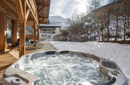 Saint-Nicolas-de-Veroce Ski Chalet | Luxury Chalet: 13 Guests, Jacuzzi, Pets Allowed