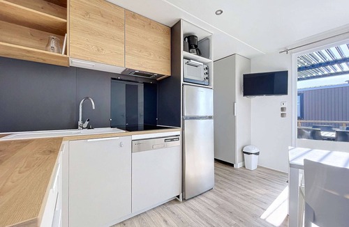 Jullouville-les-Pins House | Luxury Mobile Home: 3 Bedrooms, Heated Pool, 200m from Beach, Sleeps 6