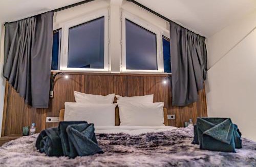 Val-Thorens Apartment | Luxury Penthouse with Mountain View & Fireplace