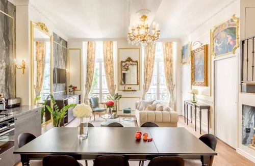 2nd Arrondissement Apartment | LUXURY THREE BEDROOM APARTMENT IN LOUVRE OPERA DISTRICT PARIS