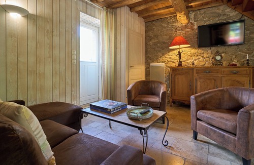 Alzonne House | Luxury Vineyard Retreat with Private Pool & Spa – Near Carcassonne