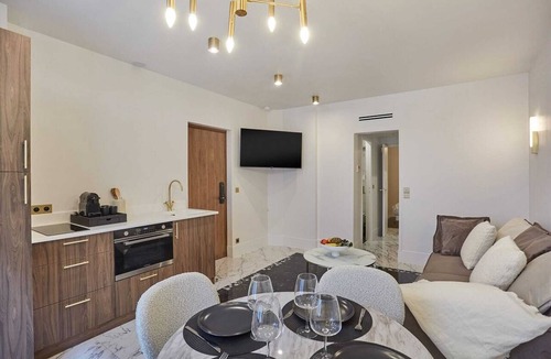 Paris City Center Apartment | Magnificent New Apartment Louvre Palais Royal