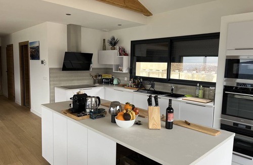 Saint-Eustache Apartment | Magnificent Takapuna Loft with lake and mountain views