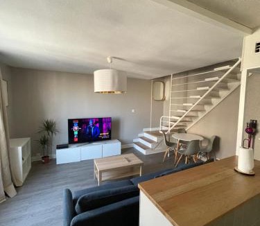 Secteur 3 Apartment | magnifique Duplex avec 2 chambres et parking gratuit