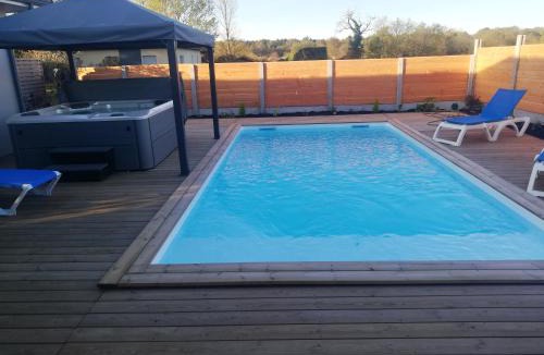Biganos Villa | Magnifique Villa sur le Bassin d'Arcachon - JACUZZI+PISCINE - 8à10pers