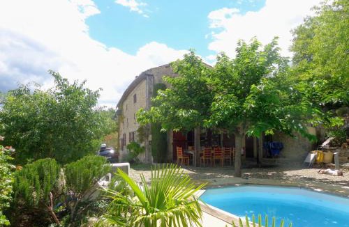 Rochecolombe House | Maison 6p, 3ch, piscine chauffée, rivière, randonnée, proche VALLON Pt d'Arc