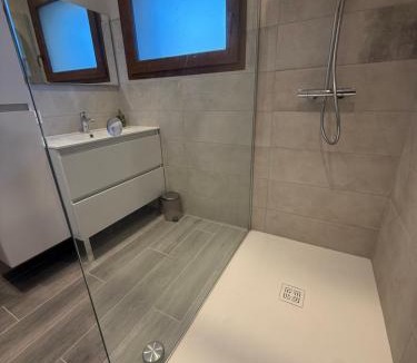 Saint-Ferreol House | Maison a 20 km des pistes 74210