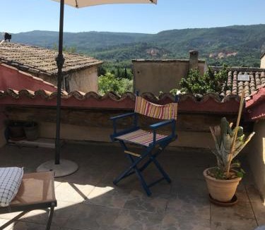 Rustrel Apartment | maison avec vue sur le Colorado Provençal