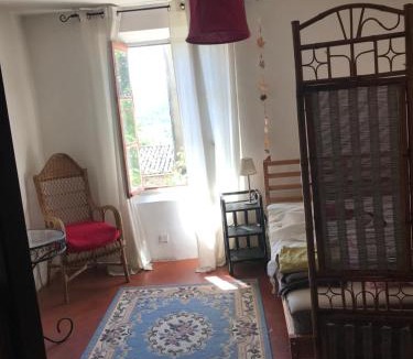 Rustrel Apartment | maison avec vue sur le Colorado Provençal