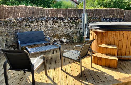 Ceyzerieu House | Maison bohème avec bain nordique