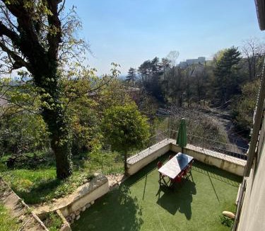 Saint Clair Villa | Maison bohème chic de 3 suites face à la cité internationale