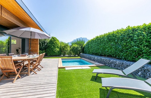 Cessenaz Ski Chalet | Maison BOOA 4* - Private swimming pool & Lake nearby