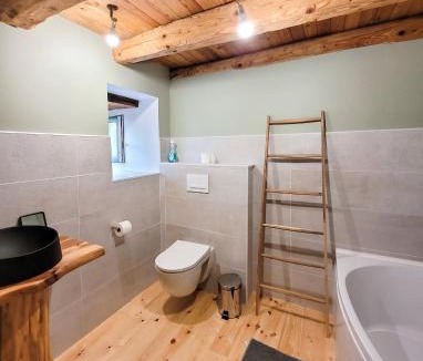 Alleuze House | Maison charmante à Alleuze – 90 m² avec terrasse
