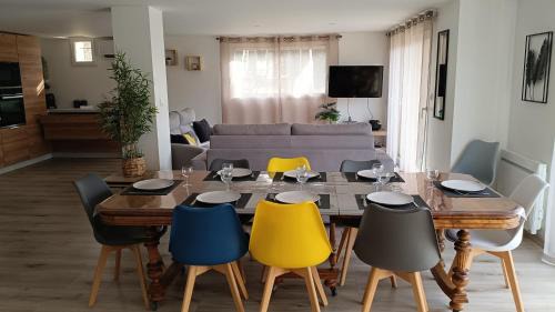 Feyzin House | Maison climatisée 10 pers - Eurexpo - Groupama - Lyon