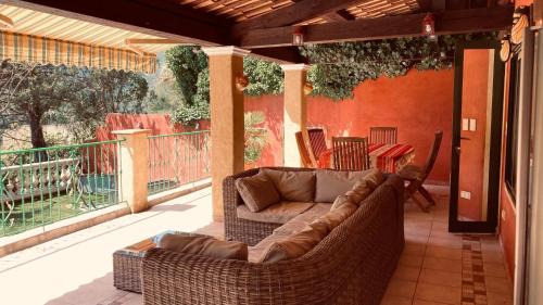 St. Jean de l’Esterel Villa | Maison conviviale à Fréjus avec piscine à débordement
