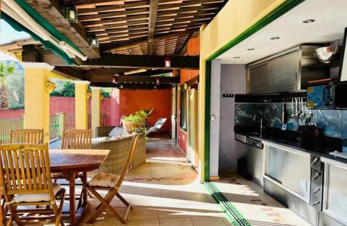 St. Jean de l’Esterel Villa | Maison conviviale à Fréjus avec piscine à débordement