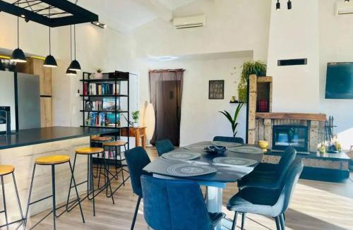 St. Jean de l’Esterel Villa | Maison conviviale à Fréjus avec piscine à débordement