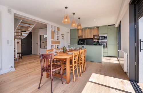 Saint-Pierre-Quiberon House | Maison Desmathi: terrace with jacuzzi, garden, in Saint-Pierre-Quiberon