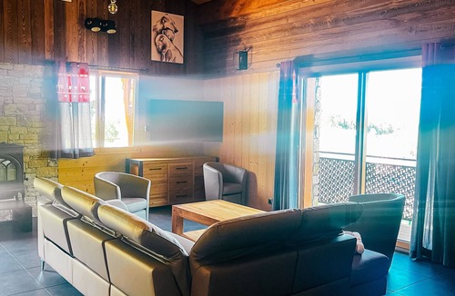 Egat House | Maison de Montagne Neuve 135 m2 Avec Salle de Jeu. Et Sauna