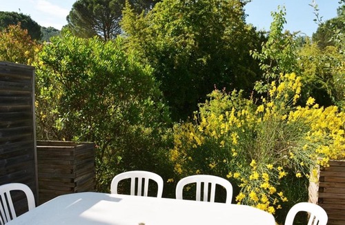 Rouret House | Maison en duplex avec terrasse, 6 pers, 3 pièces, à Grospierres, animaux admis, parking inclus - FR-1-382-23