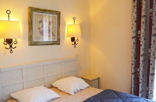 Rouret House | Maison en duplex avec terrasse, 6 pers, 3 pièces, à Grospierres, animaux admis, parking inclus - FR-1-382-23