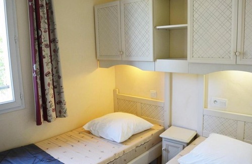 Rouret House | Maison en duplex avec terrasse, 6 pers, 3 pièces, à Grospierres, animaux admis, parking inclus - FR-1-382-23