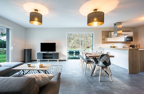 Saint-Jean-de-Maurienne House | Maison St Jean: Cycling & Ski Retreat in the Alps