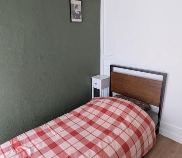 Bagneres-de-Luchon Apartment | MAISON GERMÈS - CENTRAL & STANDING - Appartements traversants - Lits 180 King Size - Linge de lit et de toilette inclus - Parking privé - Espace Télétravail