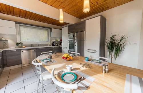 Bredannaz Villa | Maison Lacustre – Maison contemporaine avec vue panoramique sur le lac d’Annecy