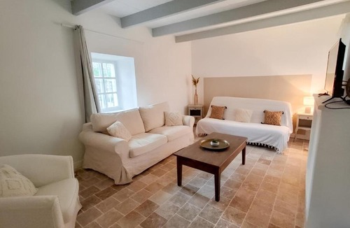 Reauville House | Maison provençale, jardin arboré proche Grignan 4-6 pers, 2 chambres