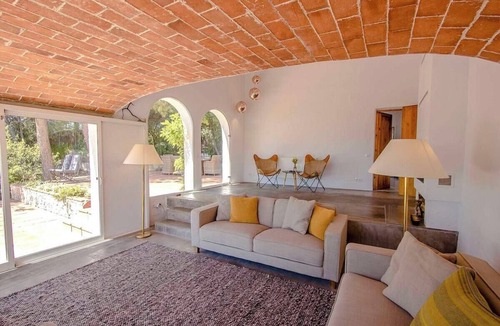 Palleja Villa | Majestic Villa and Views - 30km to Barcelona