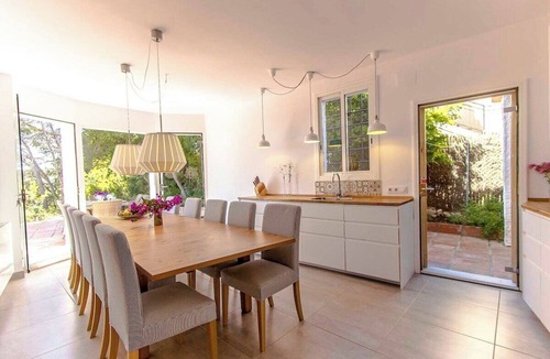Palleja Villa | Majestic Villa and Views - 30km to Barcelona