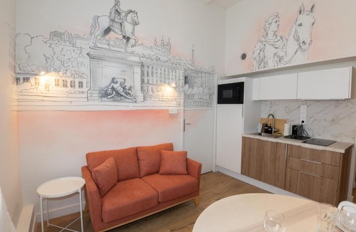Puvis De Chavannes - Le Lycee Apartment | Make My Day 61, rue Sully