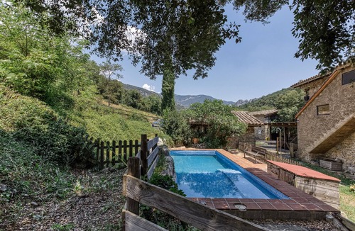 Montagut Apartment | 'Malvasia' Room with Mountain Views, Shared Pool and Terrace