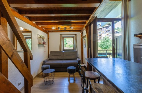 Manigod Apartment | Manigod Merdassier Apartment 8 guests, shared pool & Wi-Fi