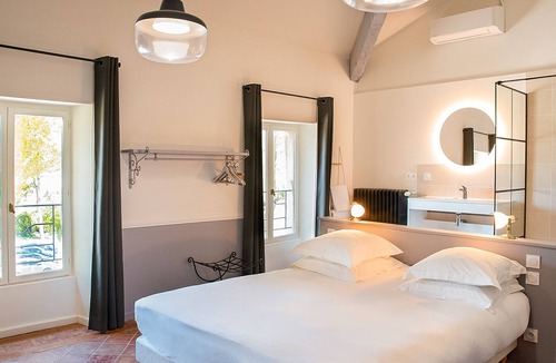 Chateauneuf-du-Rhone Hotel | Manoir le Roure