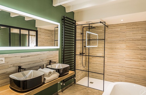Chateauneuf-du-Rhone Hotel | Manoir le Roure