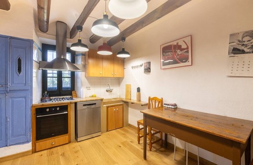 San Martin Sarroca Cottage | Mansion in St Martí with Vineyards & Garden