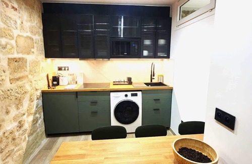 Quartier Sainte-Avoye Apartment | Marais Centre | Design & Trendy | 2suites 6pax