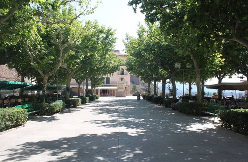 Cardona Apartment | Market Square Apartment In Historic Cardona