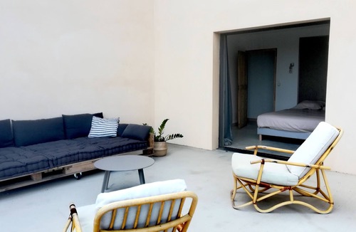 Vauvert House | MAS AT THE HEART OF A VINEYARD in AB