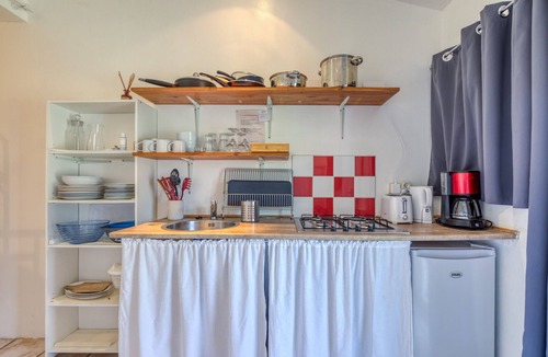 Saintes-Maries-de-la-Mer House | 'Mas Des Cypres - Mazet 7' with Private Terrace, Shared Garden and Wi-Fi