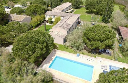 Saint-Laurent-d'Aigouze Resort | Mas de la Tour Carbonnière