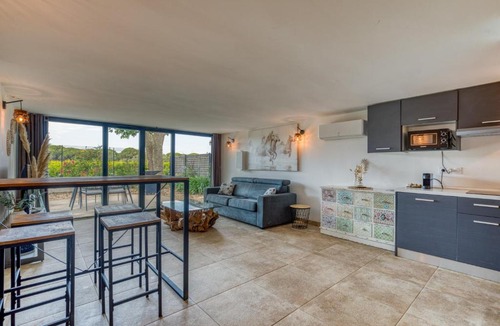 Saint-Laurent-d'Aigouze Apartment | Mas Des Jeux - Gîte Grenache